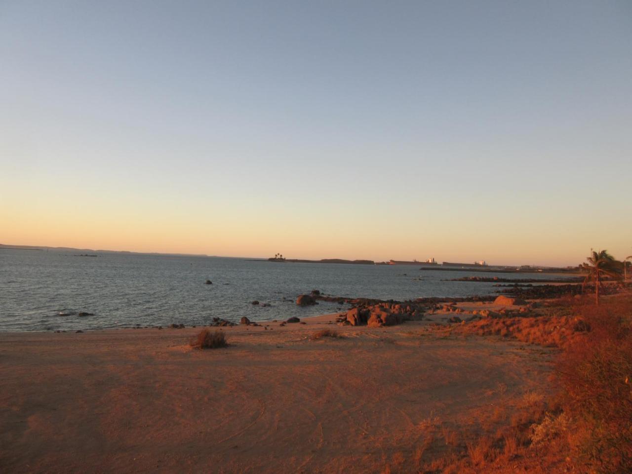 Dampier Mermaid Hotel Karratha Экстерьер фото